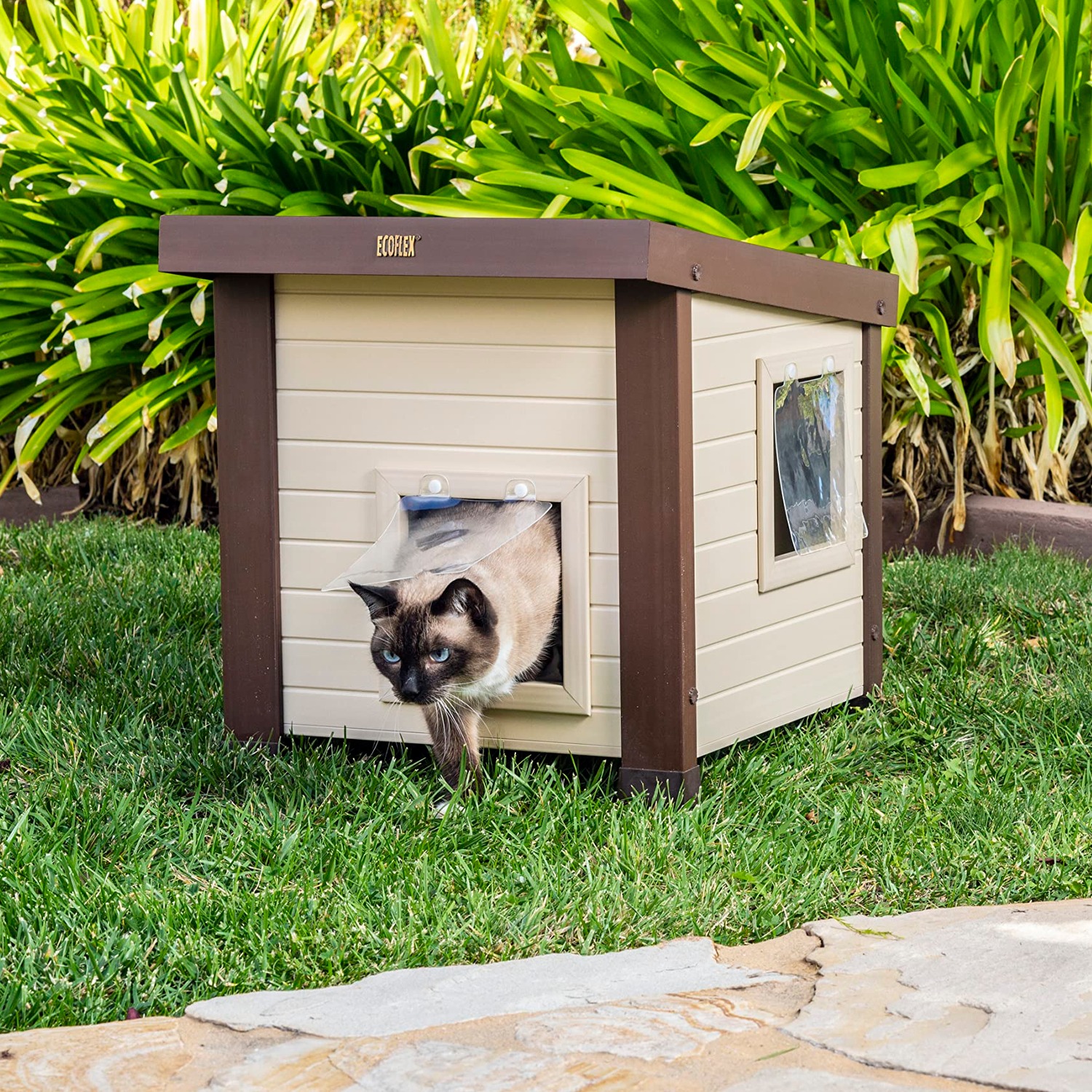 New Age Pet Outdoor Cat House: image 5